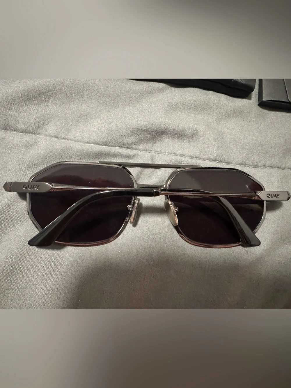 NWT QUAY EnRoute Unisex Black Hexagon Sunglasses Gunmetal frame